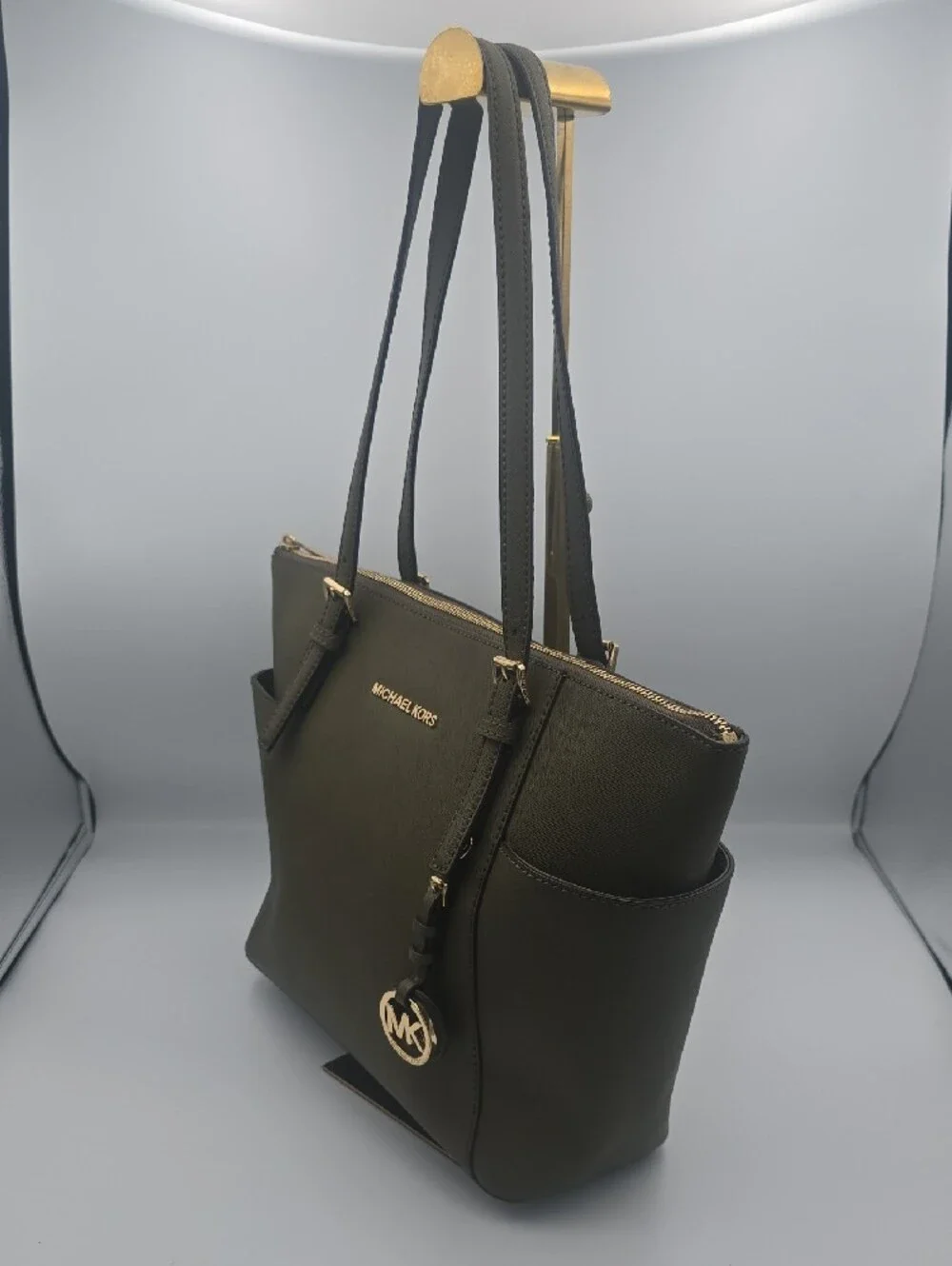 Michael Kors Olive Green Jet Set Saffiano Med Tote Gold Hardware (EUC)✨️🫒✨️